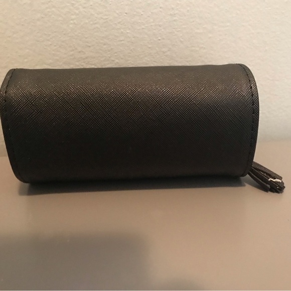 Black and Cream Jewelry Organizer - Picture 4 of 5